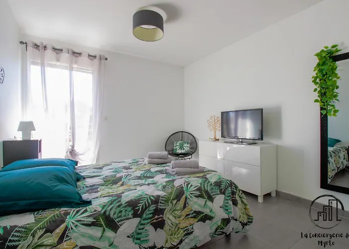 Urban Jungle Terrasse Clim Parking אלבי